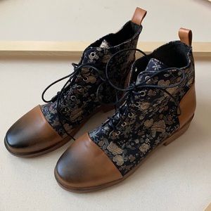 Oxford Print Derby Lace-Up Leather Boot